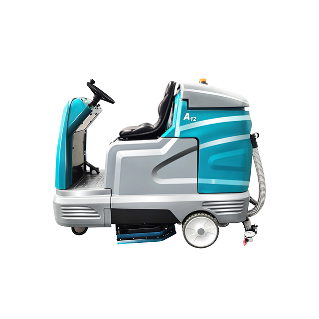 A12 Aufsitz-Bodenscheuersaugmaschine